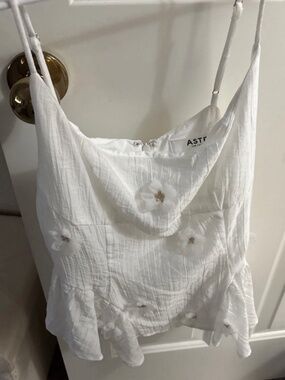 Astr the label, white sleeveless top new size medium